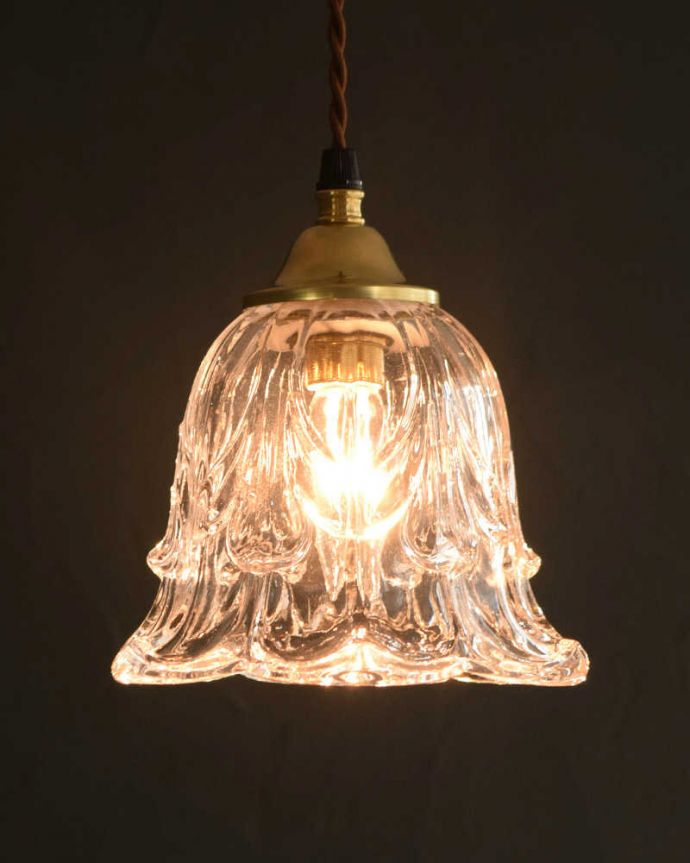 ペンダントライト　照明・ライティング　お花が美しいガラスのペンダントライト(ギャラリー付きコード・シャンデリア電球)。。(pl-273)