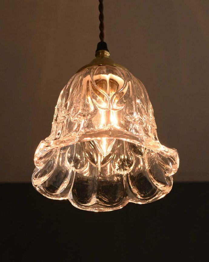 ペンダントライト　照明・ライティング　お花が美しいガラスのペンダントライト(ギャラリー付きコード・シャンデリア電球)。。(pl-273)