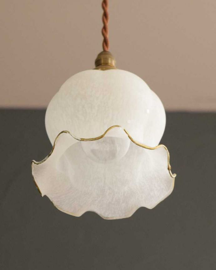 下から見たペンダントライト