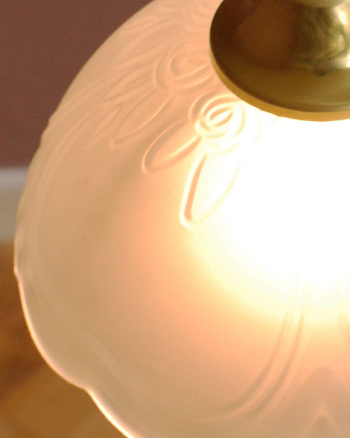 点灯後のペンダントライトの灯り