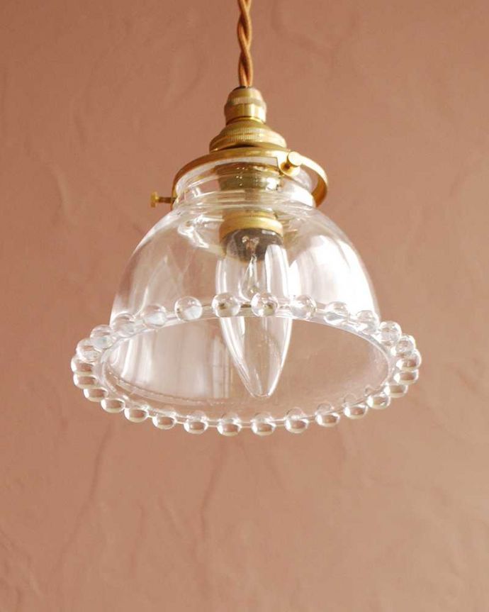 ペンダントライト　照明・ライティング　すっきりとしたクリアガラスのペンダントライト（ガラスボールプチ）(コード・シャンデリア電球・ギャラリーA付き) 。下から見上げると･･･実際に取り付けてカウンターやダイニングの下からのぞくとこんな感じです。(pl-283)