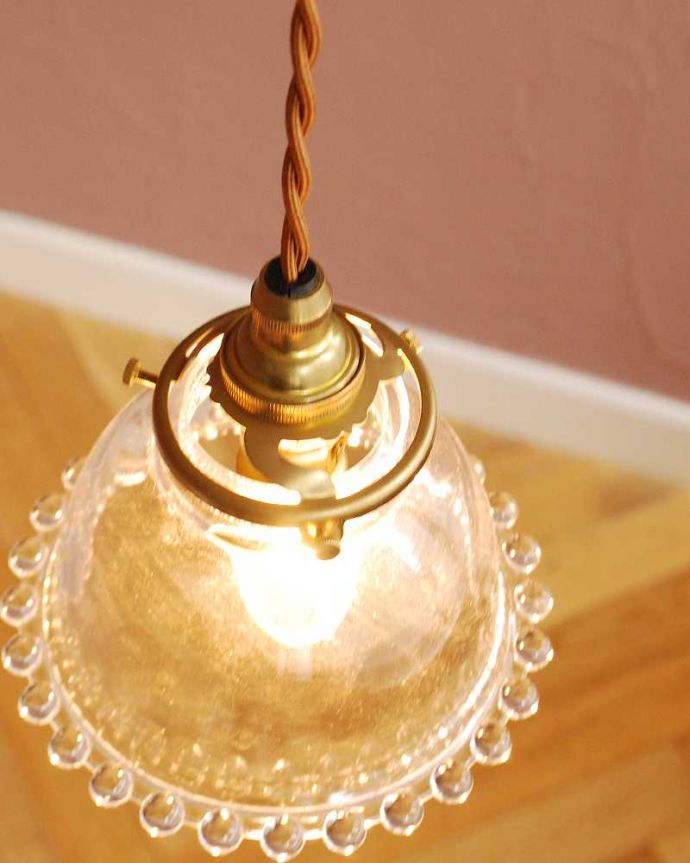 ペンダントライト　照明・ライティング　すっきりとしたクリアガラスのペンダントライト（ガラスボールプチ）(コード・シャンデリア電球・ギャラリーA付き) 。上から見ると･･･コードは日本仕様の新しいものです。(pl-283)