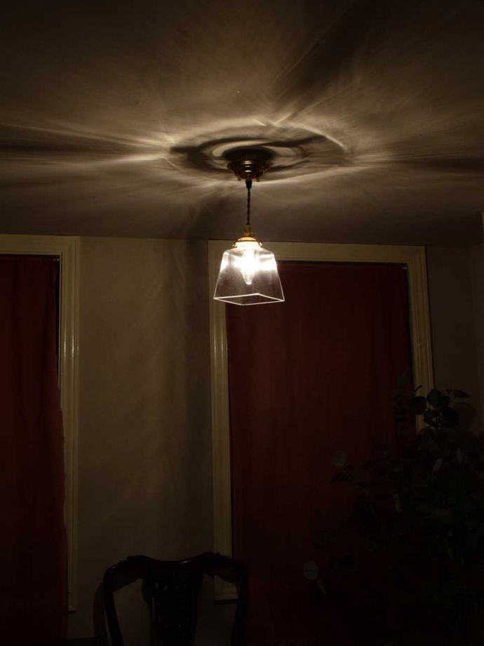 ペンダントライトの陰影