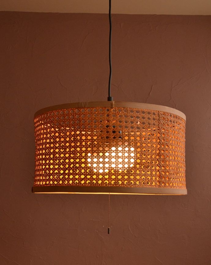 ペンダントライト　照明・ライティング　ラタンのペンダントライト（E26型　60W相当ボール球LED電球(電球色)×2個・ナツメ球×1個付き）。。(pl-288)