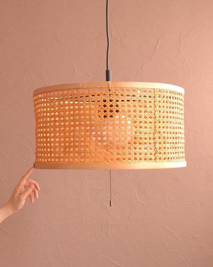 ペンダントライト　照明・ライティング　ラタンのペンダントライト（E26型　60W相当ボール球LED電球(電球色)×2個・ナツメ球×1個付き）。。(pl-288)