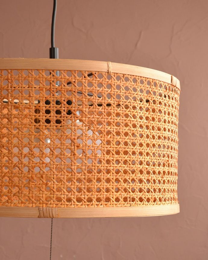 ペンダントライト　照明・ライティング　ラタンのペンダントライト（E26型　60W相当ボール球LED電球(電球色)×2個・ナツメ球×1個付き）。。(pl-288)