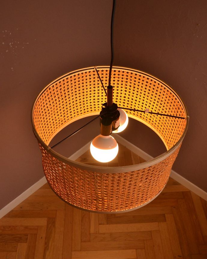 ペンダントライト　照明・ライティング　ラタンのペンダントライト（E26型　60W相当ボール球LED電球(電球色)×2個・ナツメ球×1個付き）。。(pl-288)