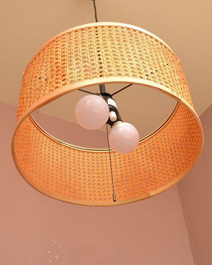 ペンダントライト　照明・ライティング　ラタンのペンダントライト（E26型　60W相当ボール球LED電球(電球色)×2個・ナツメ球×1個付き）。。(pl-288)