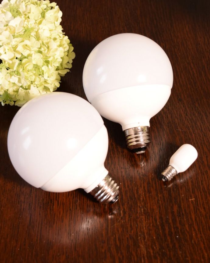 ペンダントライト 照明・ライティング ラタンのペンダントライト(E26型 60W相当ボール球LED電球(電球色)×2個・ナツメ球×1個付き)。電球付きなので届いてすぐに使えます口金はE26型対応でLED電球(60W相当・電球色)とナツメ球×1個を一緒にお届けするので、すぐに使えます。(pl-288)