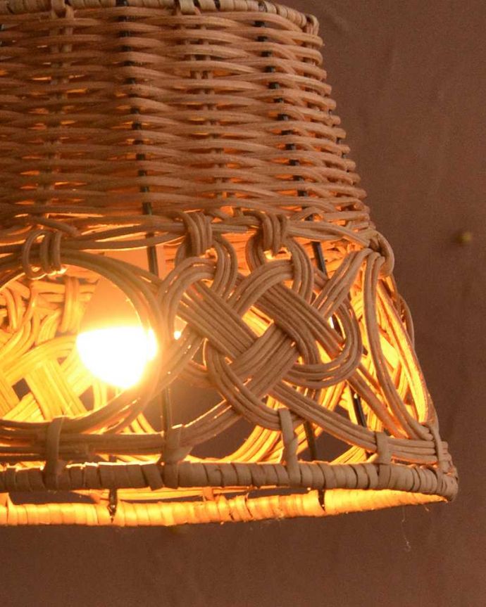 ペンダントライト　照明・ライティング　ラタンのペンダントライト（E17型 40W相当LED電球(電球色)付き）。。(pl-289)