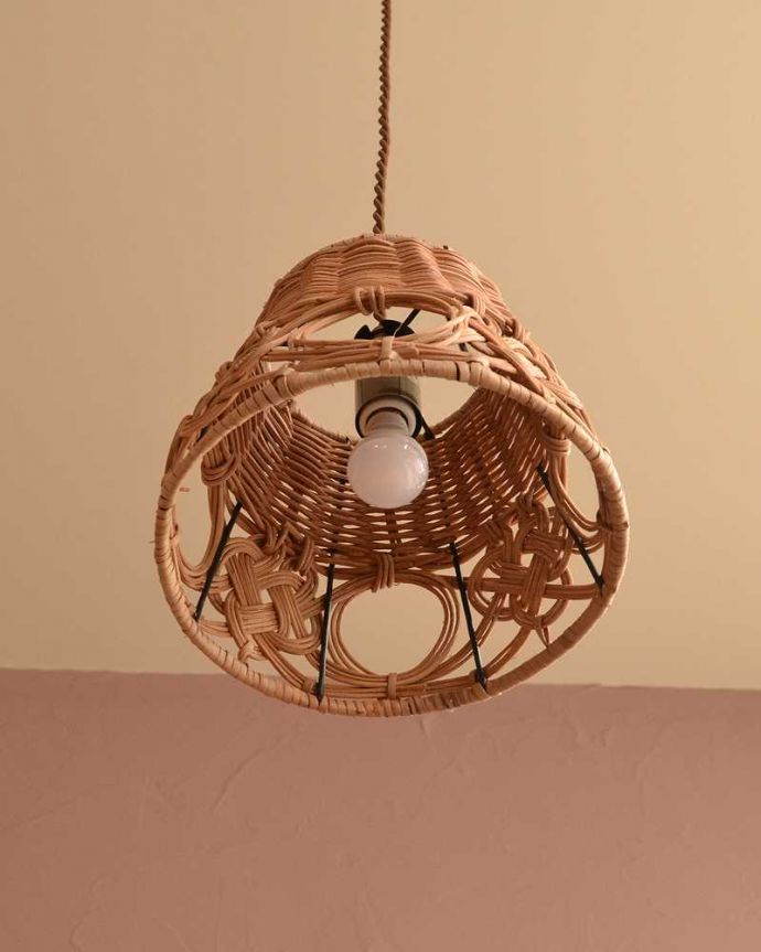 ペンダントライト　照明・ライティング　ラタンのペンダントライト（E17型 40W相当LED電球(電球色)付き）。。(pl-289)