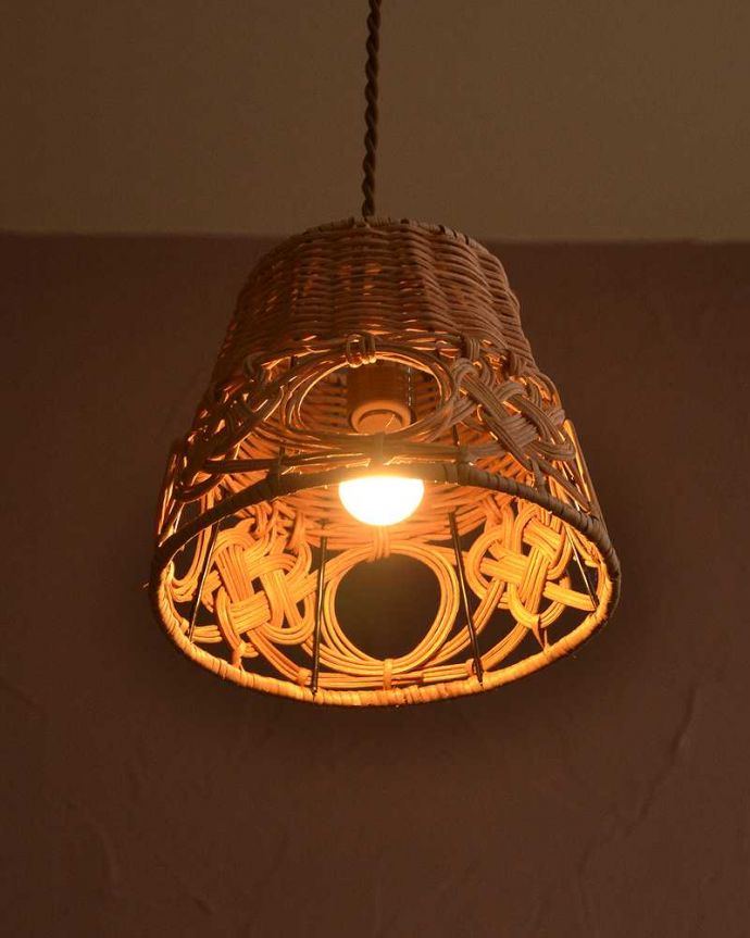 ペンダントライト　照明・ライティング　ラタンのペンダントライト（E17型 40W相当LED電球(電球色)付き）。。(pl-289)