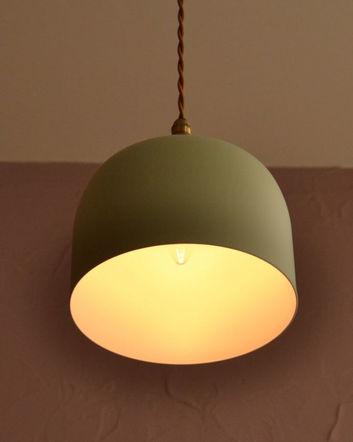 照明・ライティング　アイアンシェード・フェズ・モスグリーン　夜になると･･･ふわっとした優しい灯りで周りを包み込んでくれるので、一日の疲れを癒してくれます。(pl-301)