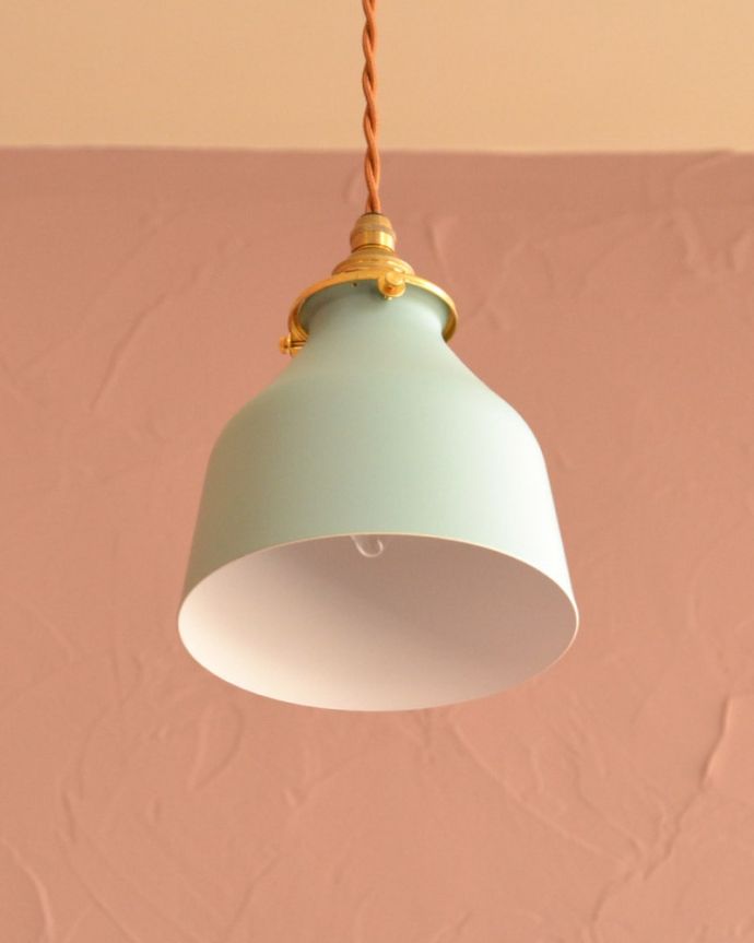 照明・ライティング アイアンシェード・エナン・ミント 下から見上げると・・・実際に取り付けてカウンターやダイニングの下からのぞくとこんな感じです。(pl-302)