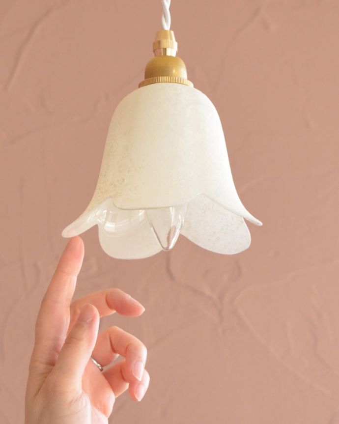 お花の形をした可愛いガラスのペンダントライトセット(コード付き