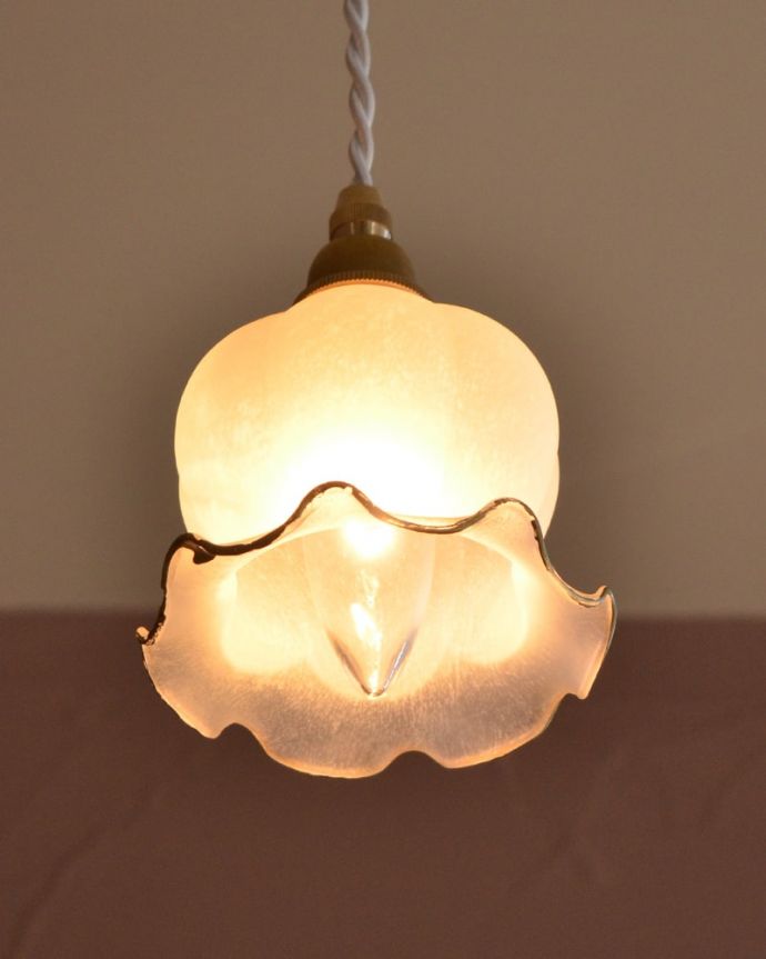 ペンダントライト 照明・ライティング すずらんのお花の形をした可愛いガラスのペンダントライト(コード・丸球・ギャラリーなし)。。(pl-277)