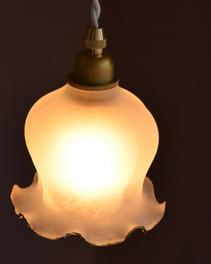 ペンダントライト 照明・ライティング すずらんのお花の形をした可愛いガラスのペンダントライト(コード・丸球・ギャラリーなし)。。(pl-277)