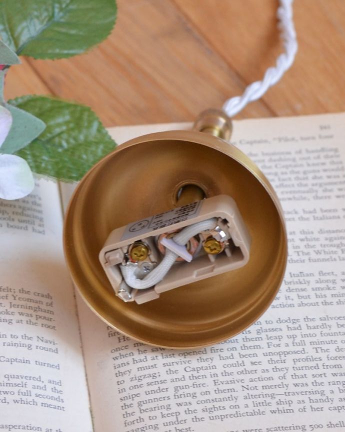 ペンダントライト 照明・ライティング すずらんのお花の形をした可愛いガラスのペンダントライト(コード・丸球・ギャラリーなし) 引っ掛けタイプです自分でも取り付け出来る引っ掛けシーリング仕様で加工してあります。(pl-308)