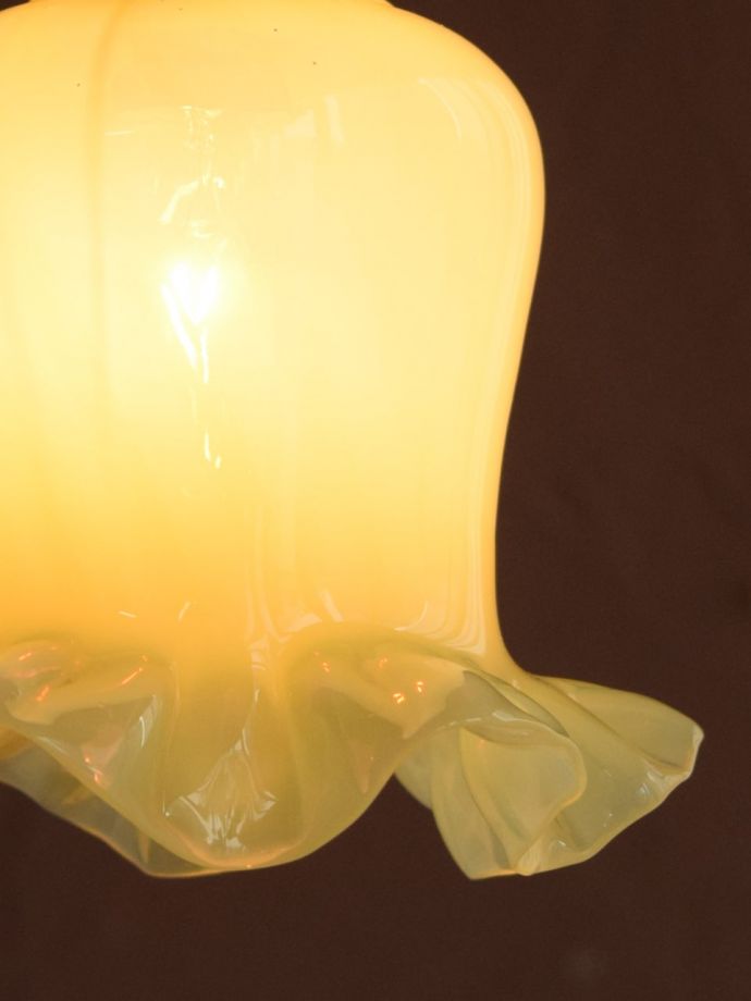 点灯後のペンダントライトの灯り