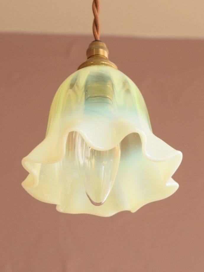 下から見たペンダントライト