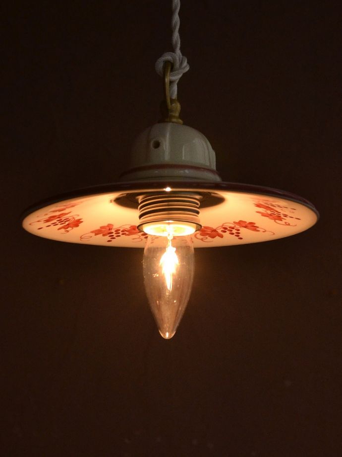 イタリア生まれのおしゃれなペンダントライト