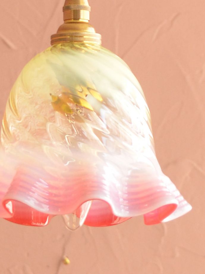 ヴァセリンガラスのようなシェード