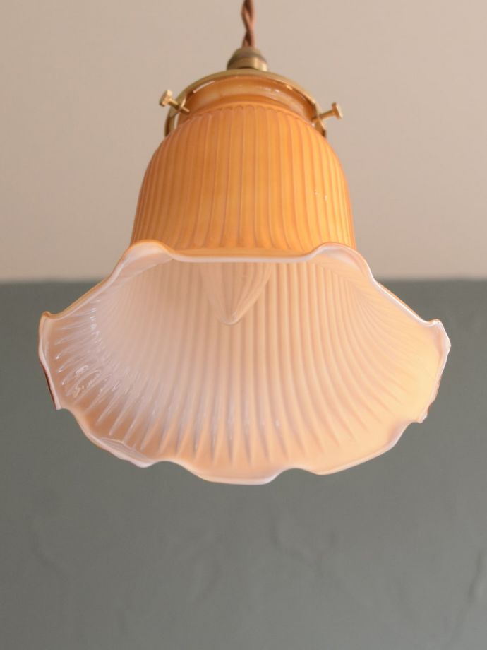 下から見たペンダントライト