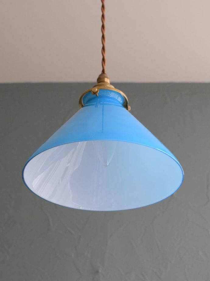 下から見たペンダントライト