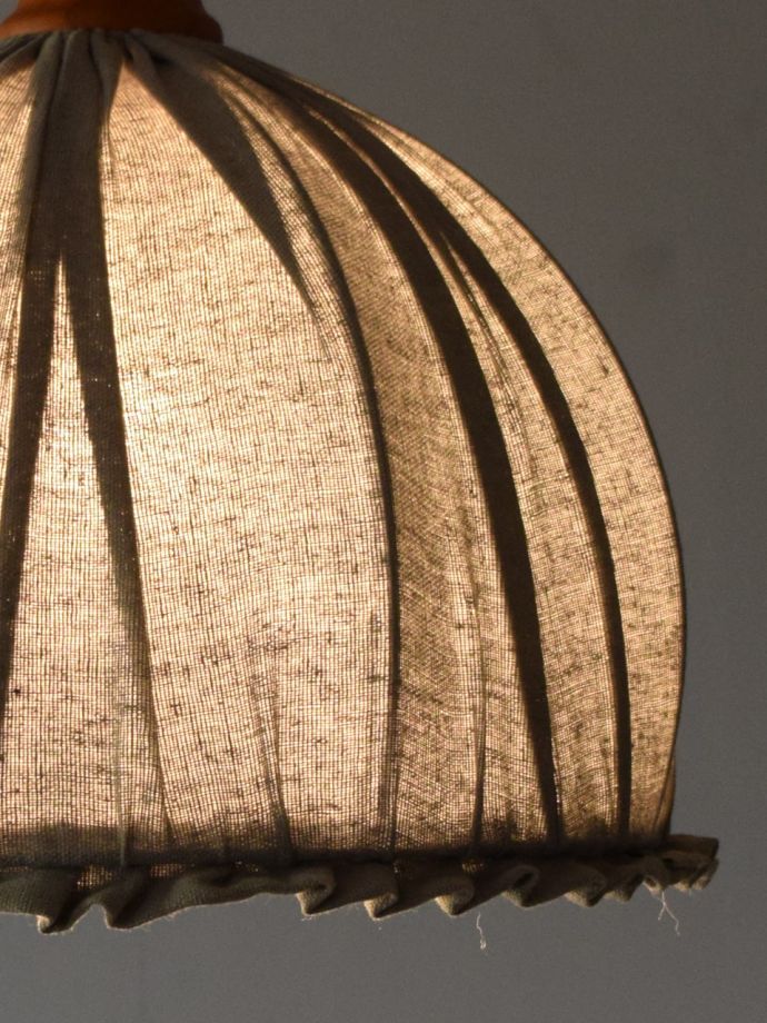 点灯後のペンダントライトの灯り