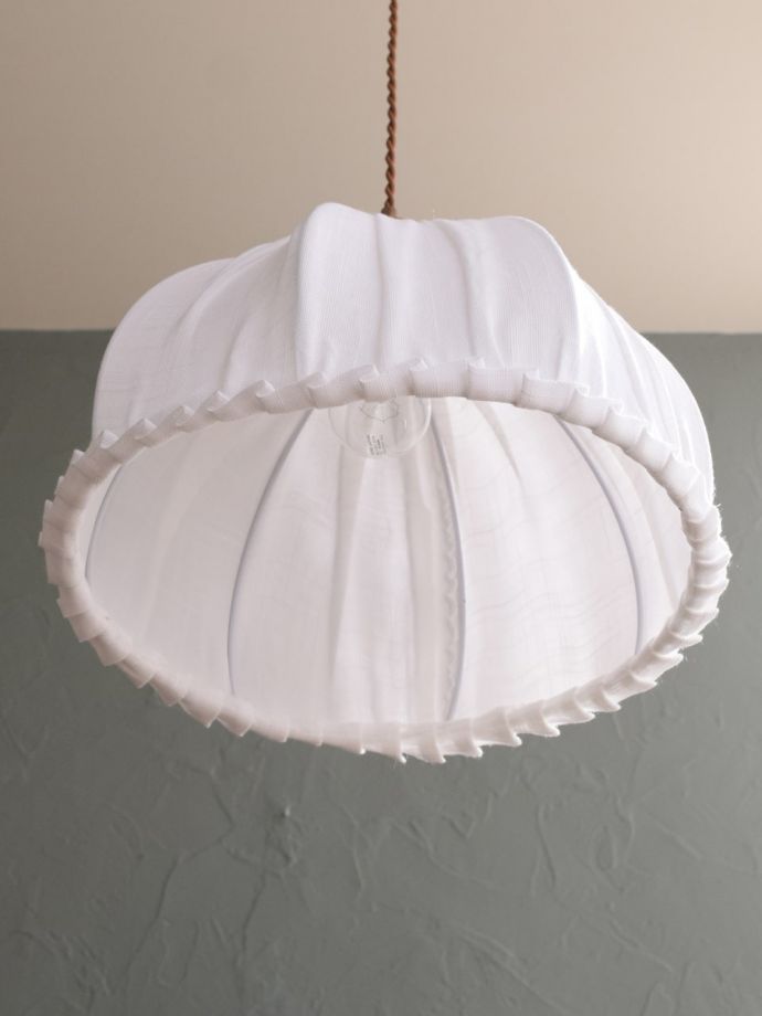 下から見たペンダントライト