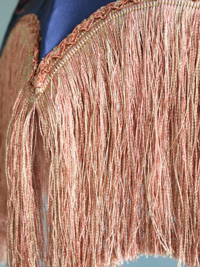 シェードを囲うフリンジ