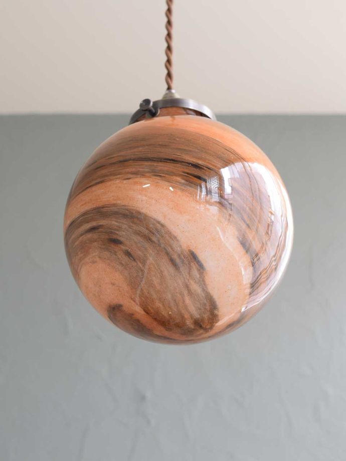 下から見たペンダントライト
