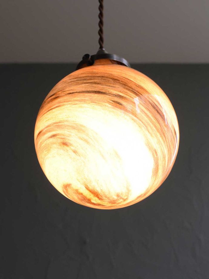 点灯後のペンダントライト