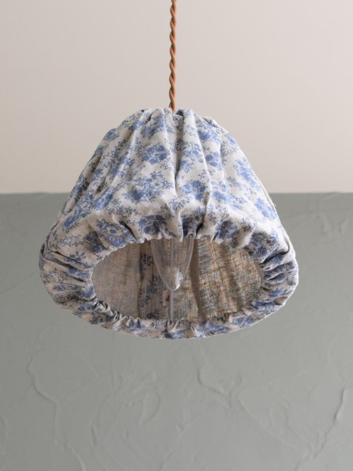 下から見たペンダントライト