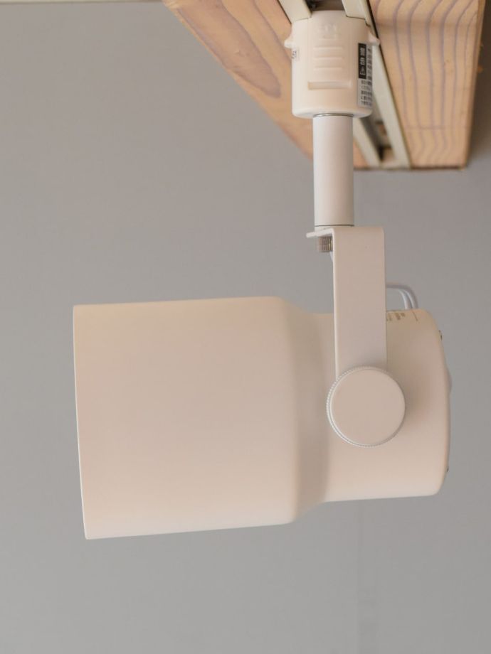 スポットライトの角度調節