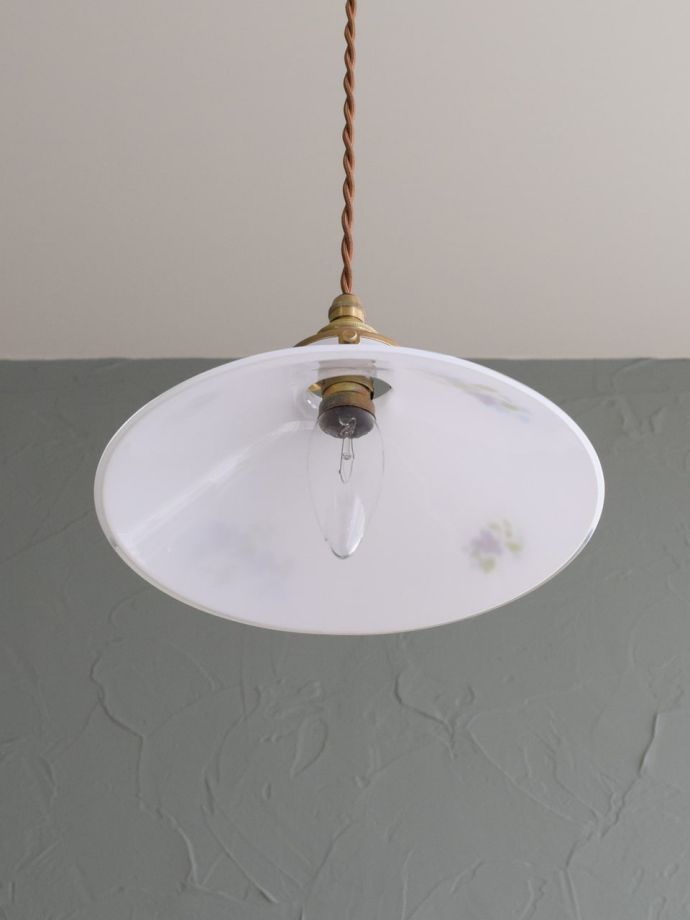 下から見たペンダントライト