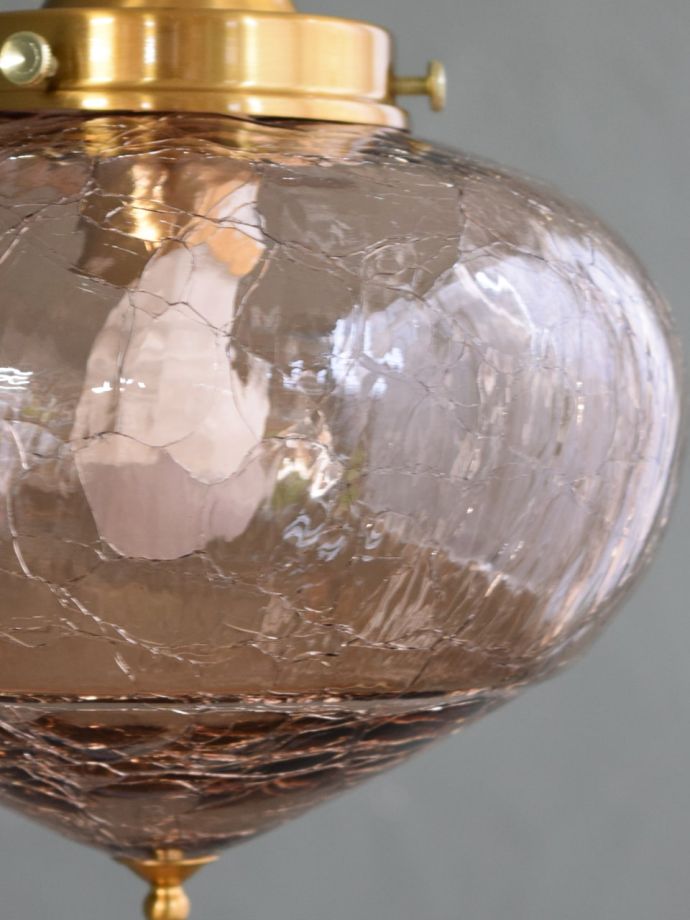 クラック入りのガラスシェード