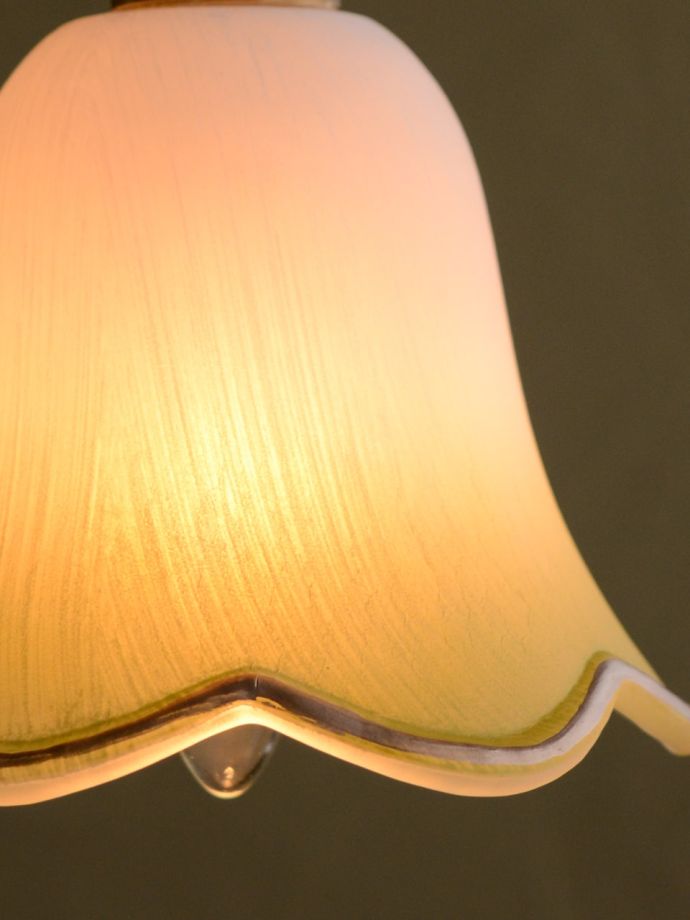 点灯後のペンダントライトの灯り