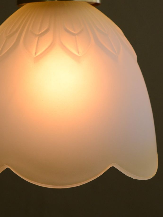 点灯後のペンダントライトの灯り