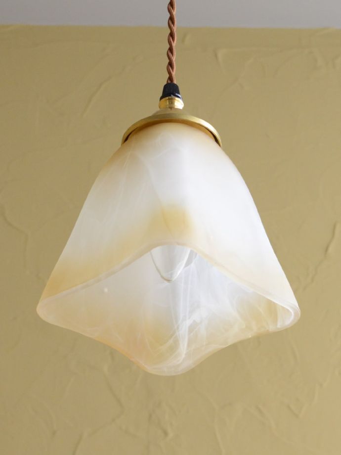 下から見たペンダントライト