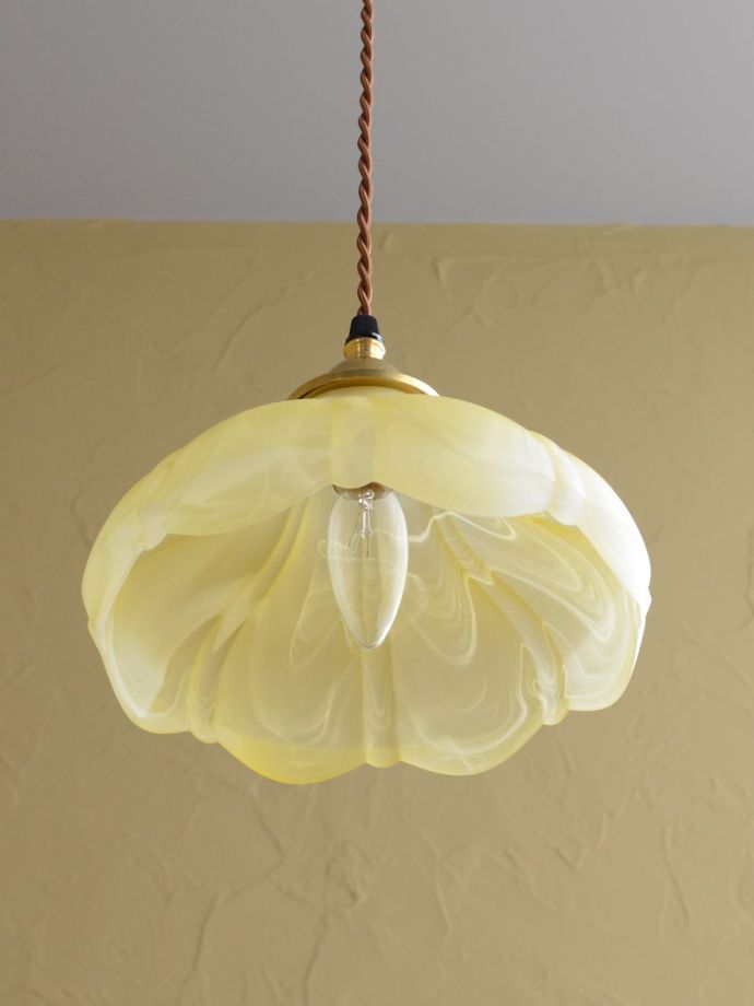 下から見たペンダントライト