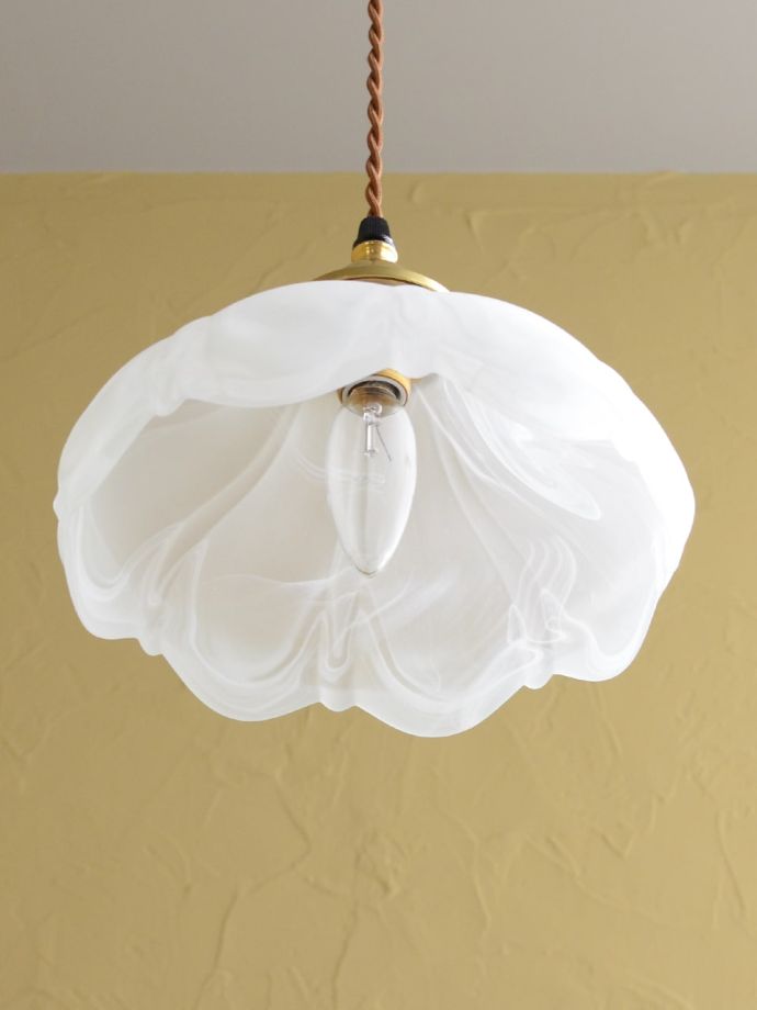 下から見たペンダントライト