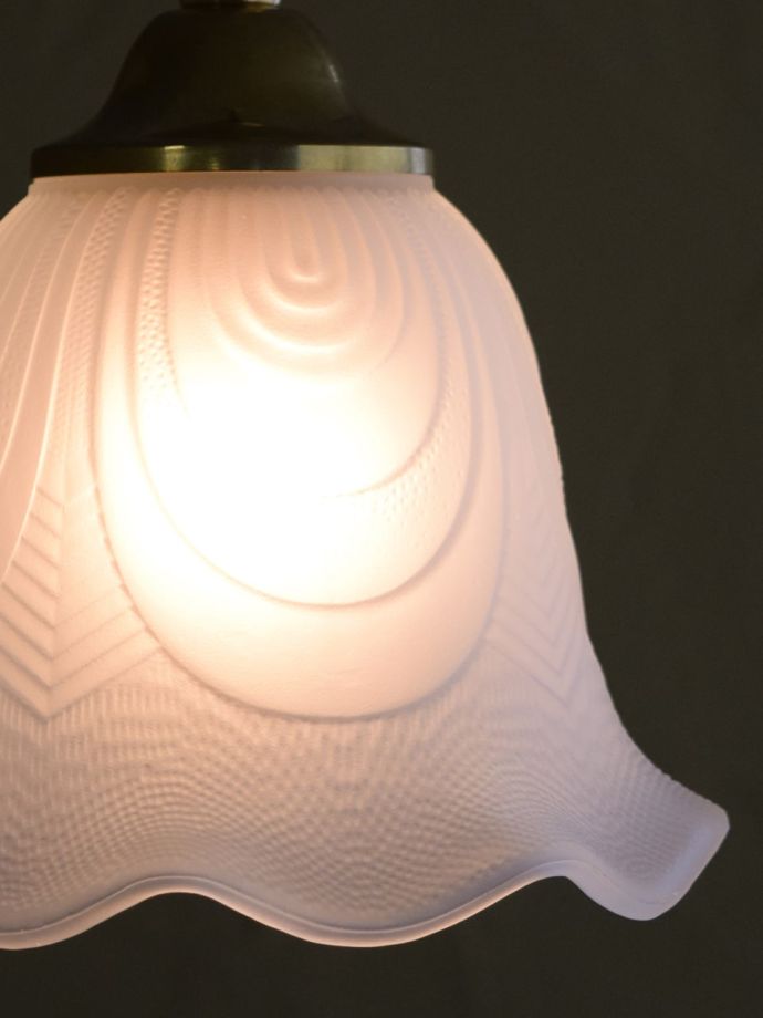 点灯後のペンダントライトの灯り