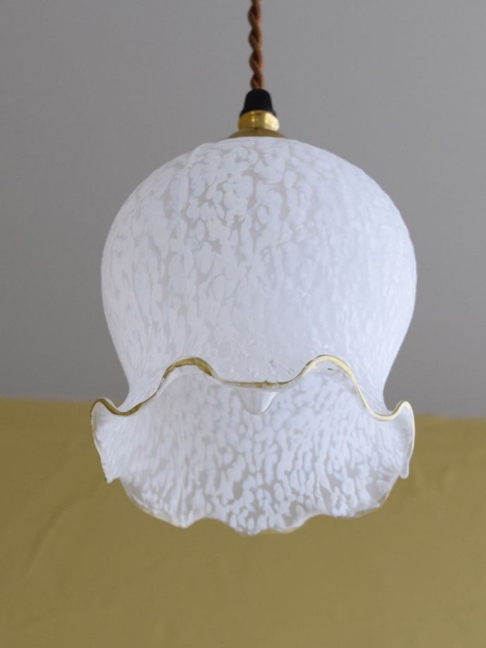 下から見たペンダントライト