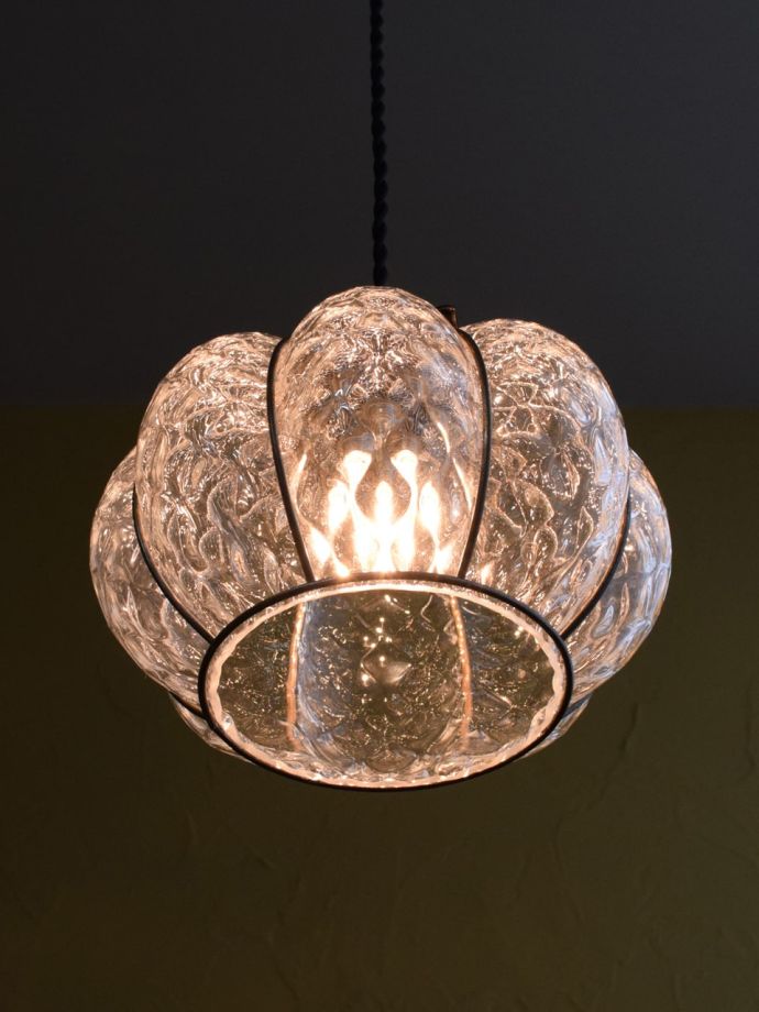 ペンダントライトからの優しい灯り