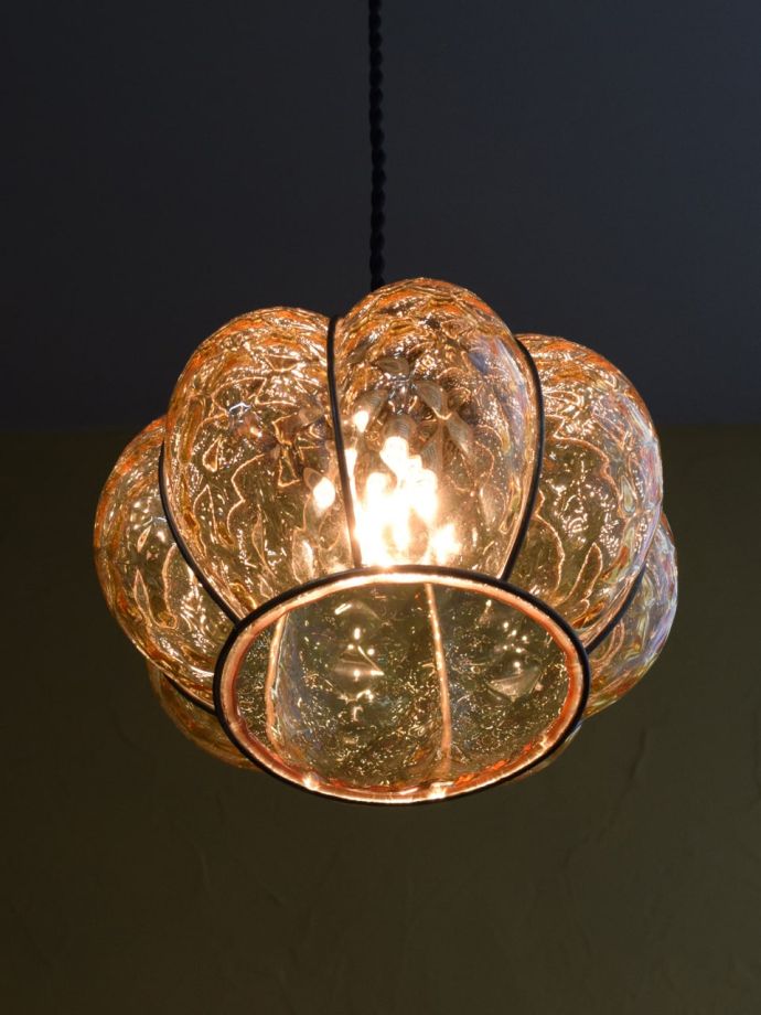 ペンダントライトからの優しい灯り