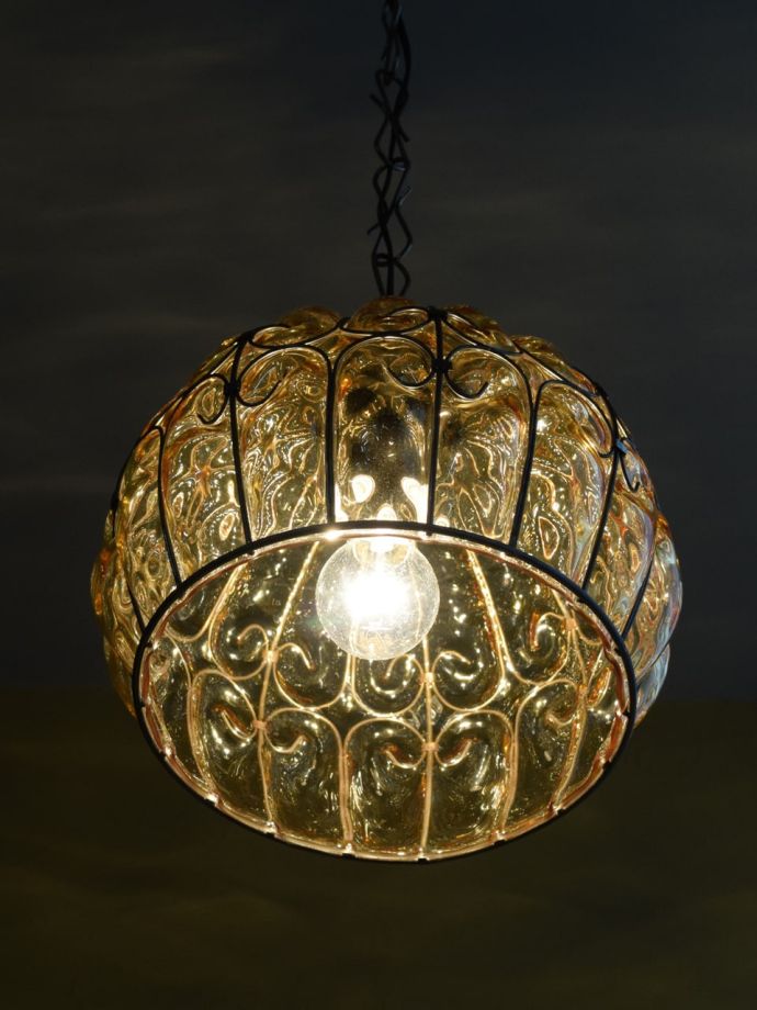 ペンダントライトからの優しい灯り