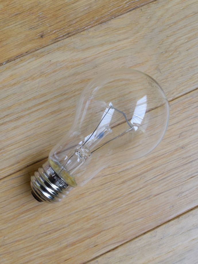 電球付きなので届いてすぐに使えます