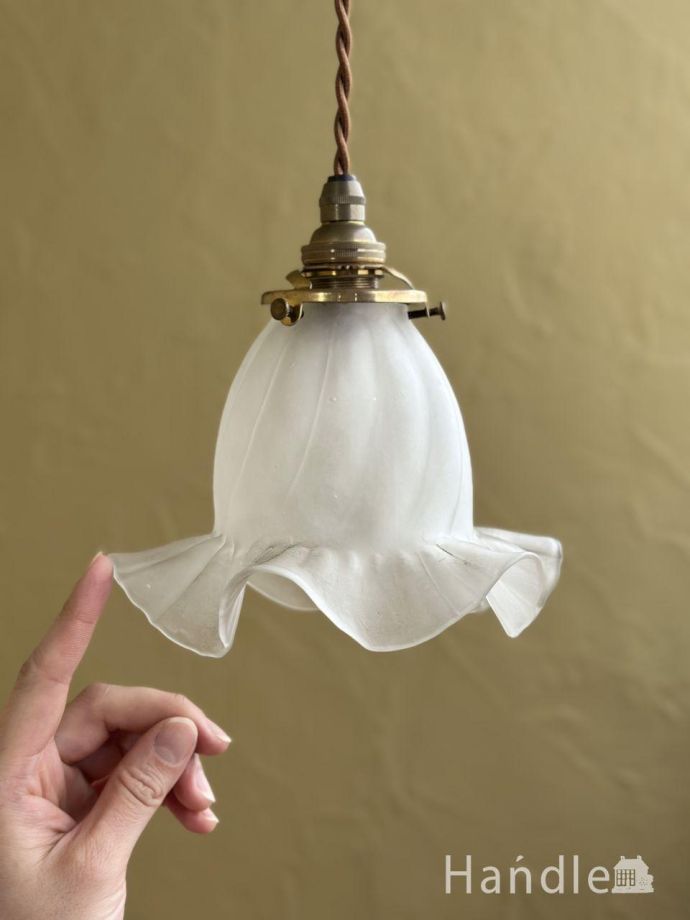 女子力高めのフリルが可愛いガラスシェード、アンティーク調の