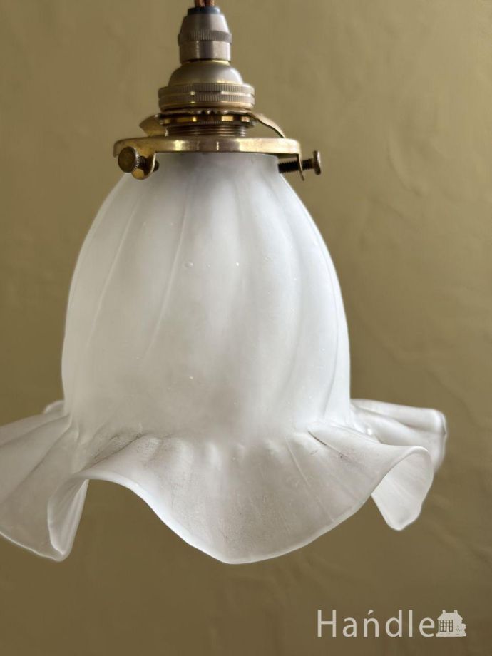 女子力高めのフリルが可愛いガラスシェード、アンティーク調の